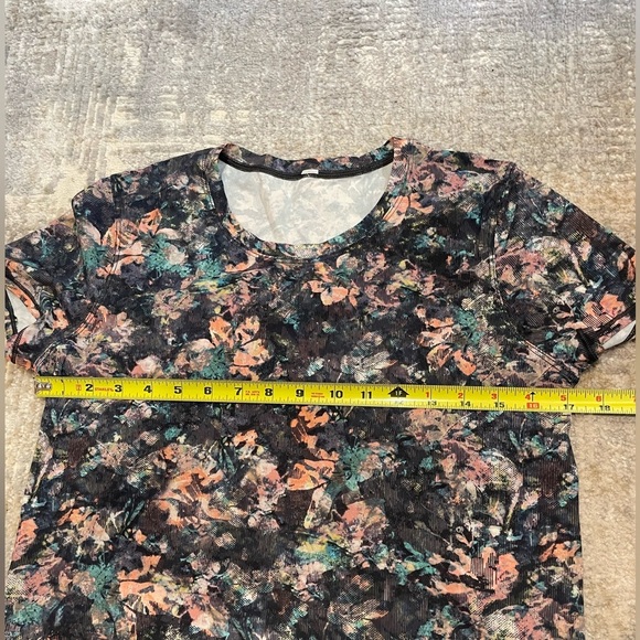 Lululemon Into the Sun Short Sleeve Dappled Daze Multi Floral Med/Lrge 8 Run EUC - Picture 10 of 10